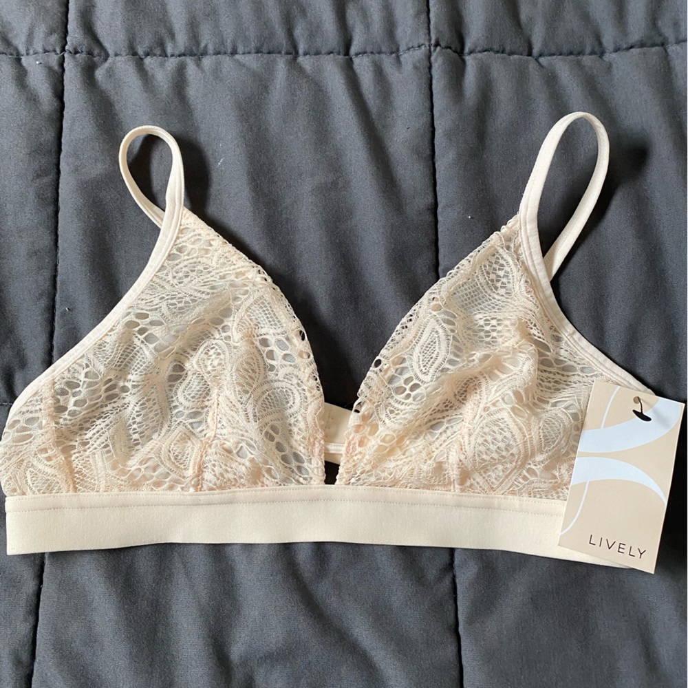 Lovely Lace Bralette New with Tags. Size small